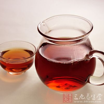 藏茶因含茶红素高使汤色透红