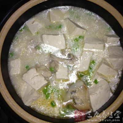 河蚌数个,豆腐一盒,调味料若干