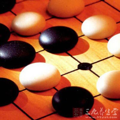 围棋的黑白相争中找到形象的对应