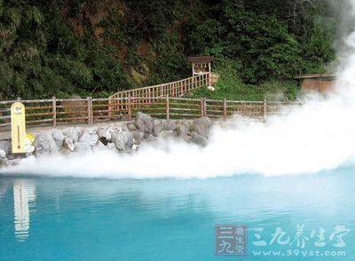 随着冬季的到来，山城的天气越来越冷，跑温泉的人也越来越多