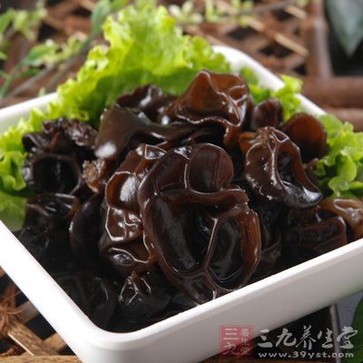 多吃黑色食物，中醫(yī)認(rèn)為黑色食物是“補(bǔ)腎”食材，而“腎主骨”