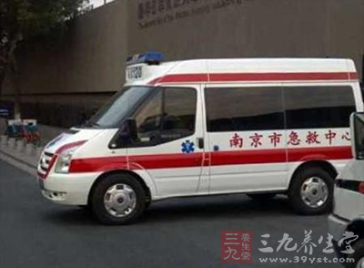 南京120屡被侵占 急救车每天空跑35趟