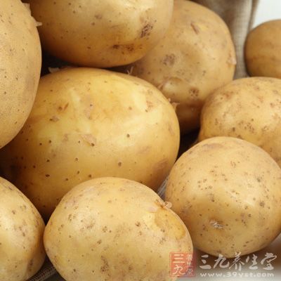 以鲜马铃薯600克洗净去皮打汁去渣 以鲜马铃薯600克洗净去皮打汁去渣