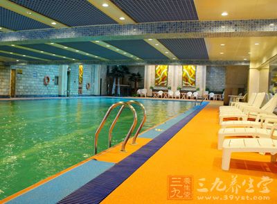 六旬老人健身会所游泳身亡 家属获赔40余万