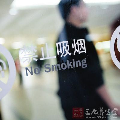 举报吸烟被骂 控烟陷公众认知不足困境