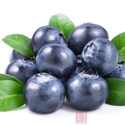 蓝莓、黑莓和桑葚等蓝紫色水果都富含抗氧化剂