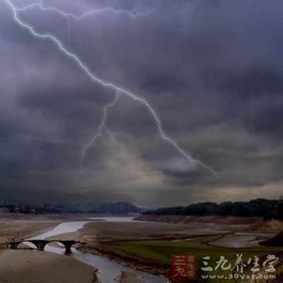 且是雷阵雨多，易挟湿