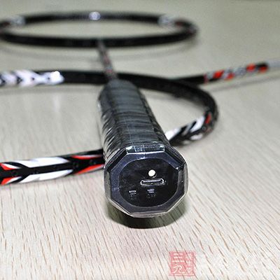 羽毛球拍 如何选择适合自己的球拍(14)