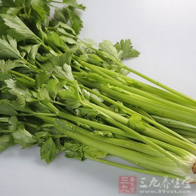 风湿热病人宜吃清凉解热的蔬菜，如芹菜