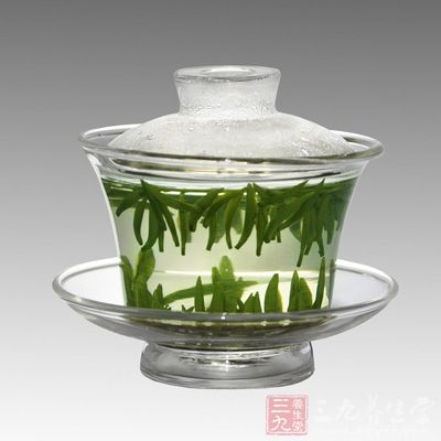 绿茶属未发酵茶，性寒，“寒可清热”，能去火