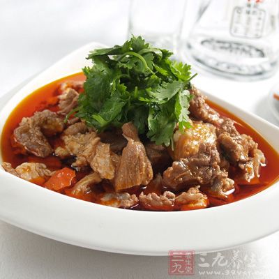 蚕豆炖牛肉健脾利湿，补虚强体