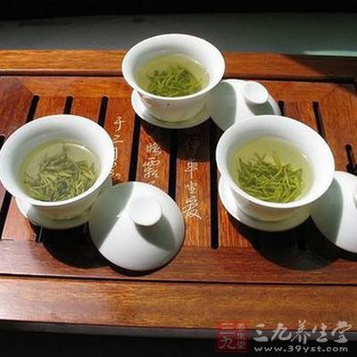 浓茶中咖啡碱含量较高会刺激神经和心血管