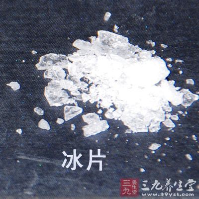 冰片有利于冠脉痉挛的防治，并可减轻缺血引起的心肌损伤