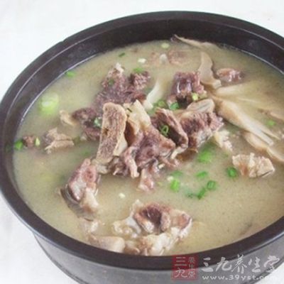 鸡腿菇炖牛尾