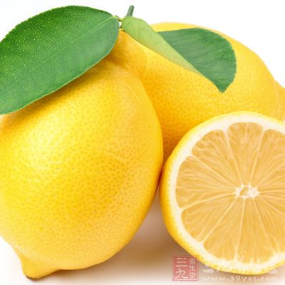 柠檬含柠檬酸、苹果酸等有机酸和橙皮甙
