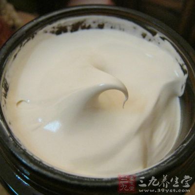 珍珠膏：采用优质珍珠粉，加天然香料配制而成