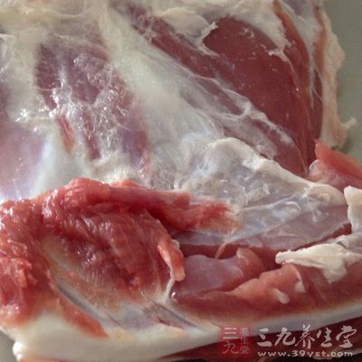 羊肉火锅的做法之三的主料：羊肉800克