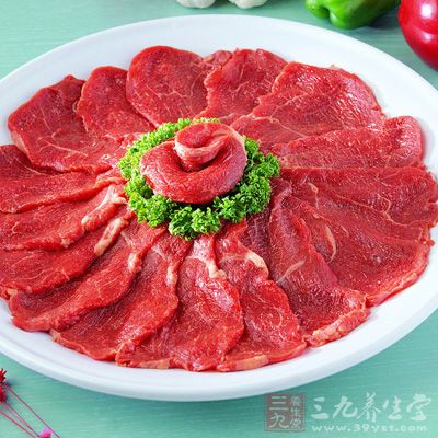 做法：牛肉500克(肉末)，鮮紅辣椒500克(絞碎)