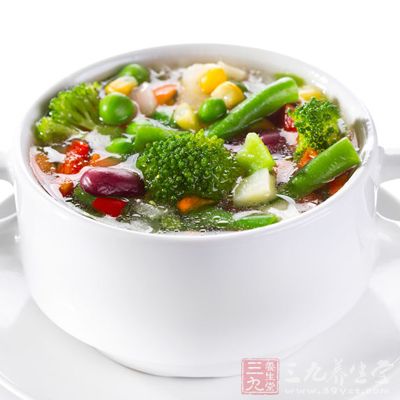 用含相等熱量的蔬菜湯來代替零食