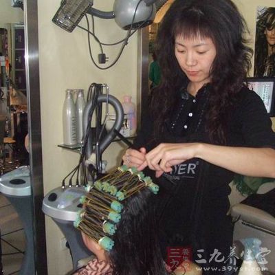 <em>女人</em>这样<em>打扮</em> 虽然<em>美丽</em>但却伤人 - 三九养生堂