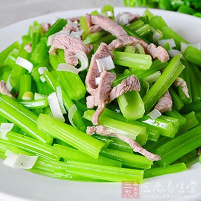 原料：芹菜炒肉丝净芹菜300克