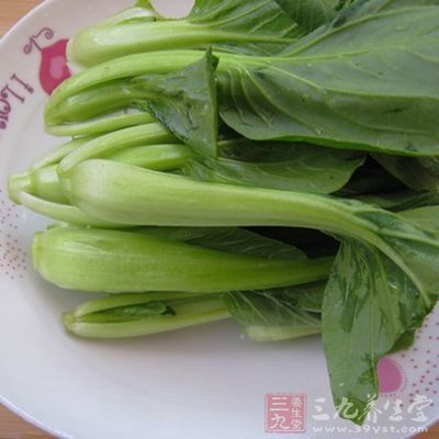 把青菜洗净