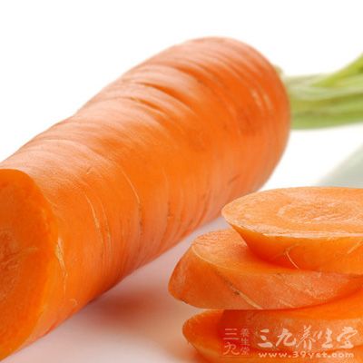 胡萝卜算是不怎么讨喜但是绝对是蔬菜之王的品种
