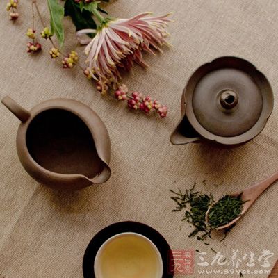 青香代茶饮：青皮、香橼、香附各2克，开水沏，代茶饮。有疏肝解郁，行气化滞之效