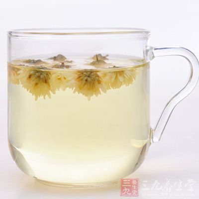 常喝菊花茶能改善眼睛的不舒服，緩解眼睛疲勞的毛病