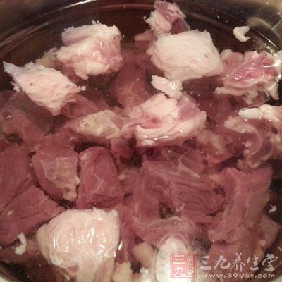 涼水牛肉下鍋焯水