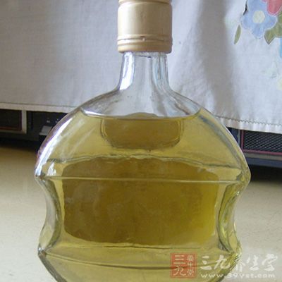 泡药酒并不是简简单单的将所有需要的药材放入就可以了