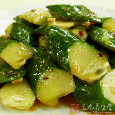 午餐：拌黄瓜80克