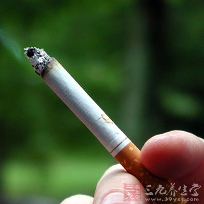 吸烟和大量饮酒可通过诱发冠状动脉痉挛及心肌耗氧量增加而诱发急性心肌梗死