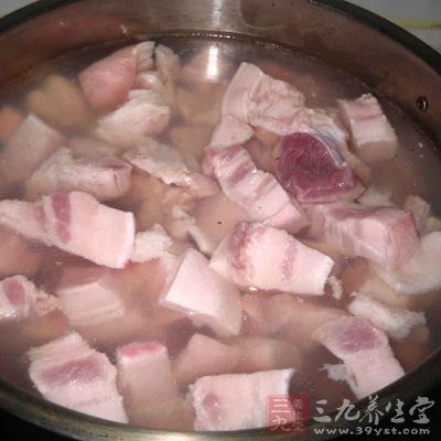 肥肉經(jīng)較長時(shí)間文火熟煉其飽和脂肪酸可減少