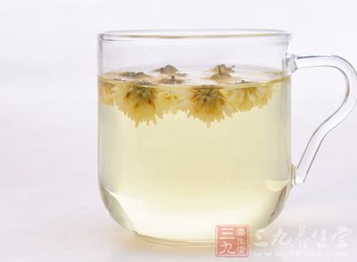 菊花茶是指我國(guó)十大名花之一菊花，全國(guó)各地幾乎隨處可見