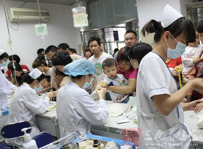 中国 儿科医生 缺口达20万 降分录取遭疑 - 三九