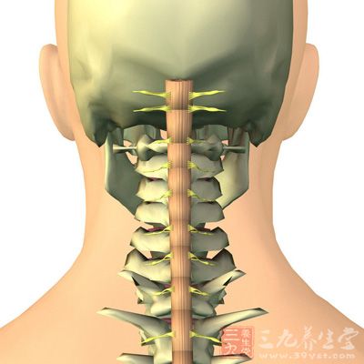 专家表示，严重的颈椎病患者应尽早手术