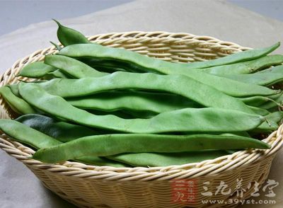 豆角(Vigna unguiculata) ，又叫做豇豆，是夏天盛产的蔬菜