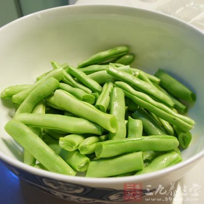 豆角撕去老筋去头尾