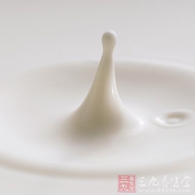 而建議飲用牛奶、果汁、芝麻糊等營養(yǎng)物質(zhì)，作為加強(qiáng)營養(yǎng)的重要手段