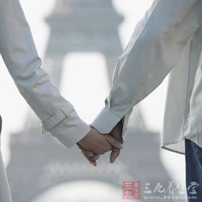 女人一个小动作最勾男人心