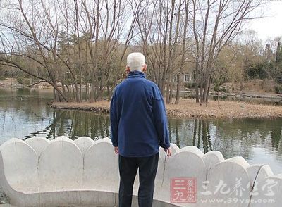 <em>白头发</em>是什么<em>原因</em> <em>青少年白头发的原因</em>