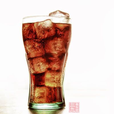 可乐本身就是含有碳酸的
