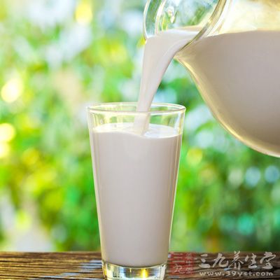 喝牛奶有助于降高血压