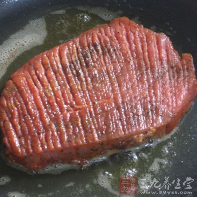 好的肉肉在牛的背部和腰部