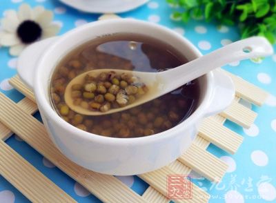 绿豆汤是很多人夏天的首选消暑食品