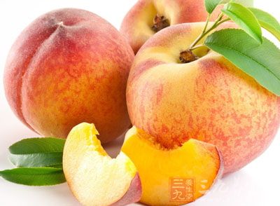 防止贫血、预防便秘:桃的营养价值比较高,含钙