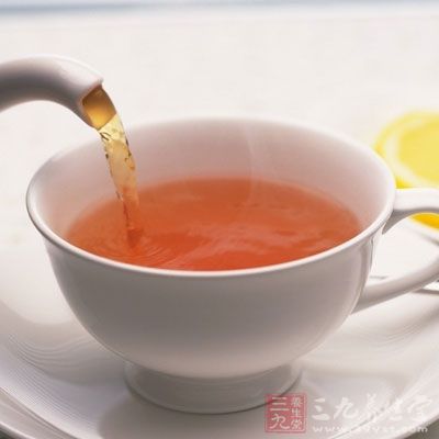 红茶是发酵茶，可让身体保暖