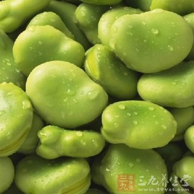 材料：新鲜的蚕豆250克