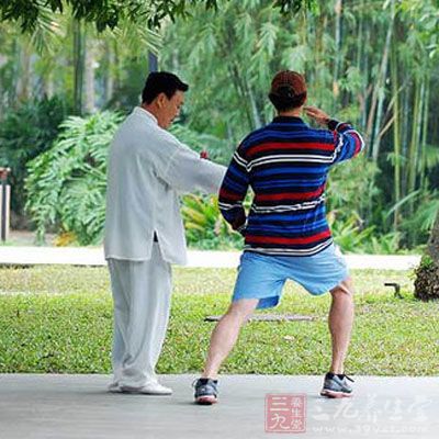 杨式太极拳24式 学习杨式太极拳24式的基本要